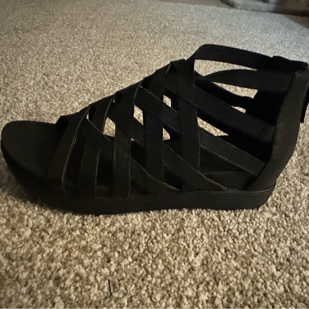 Eileen Fischer Airy Wedge black leather strappy gladiator sandals Size 7